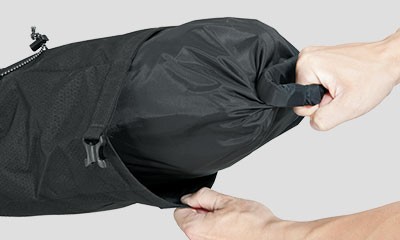 Borsa sottosella BackLoader (15 L) impermeabile con cinturini in velcro nera - immagine 5