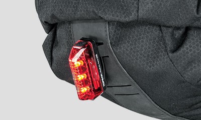 Borsa sottosella BackLoader (15 L) impermeabile con cinturini in velcro nera - immagine 6